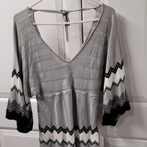 La Cite Women's Sweater Top Size: Medium